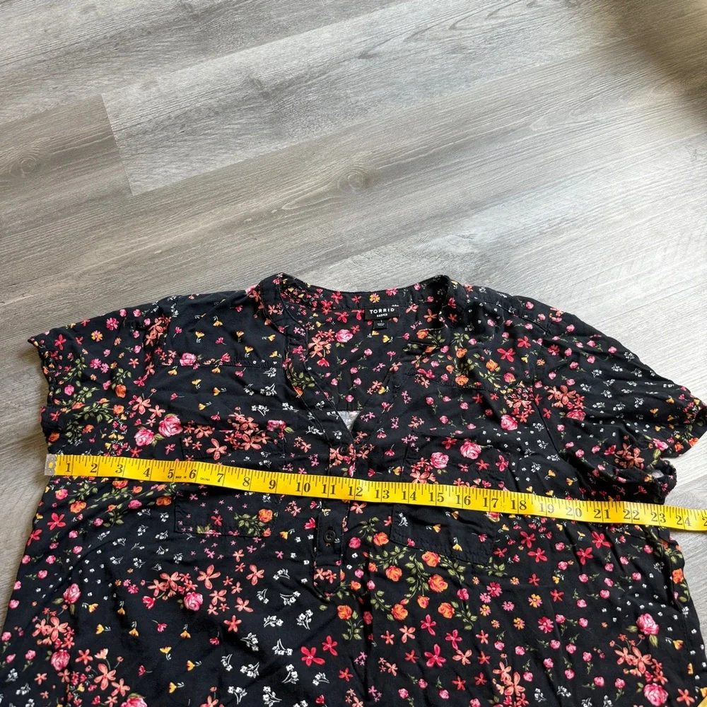 TORRID Harper Pullover Black Floral Blouse Plus Size 1 Rayon